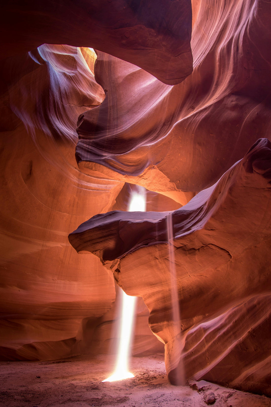 🏜️ Antelope Canyon: Upper vs Lower, Best Times & How to Avoid Sell-Outs