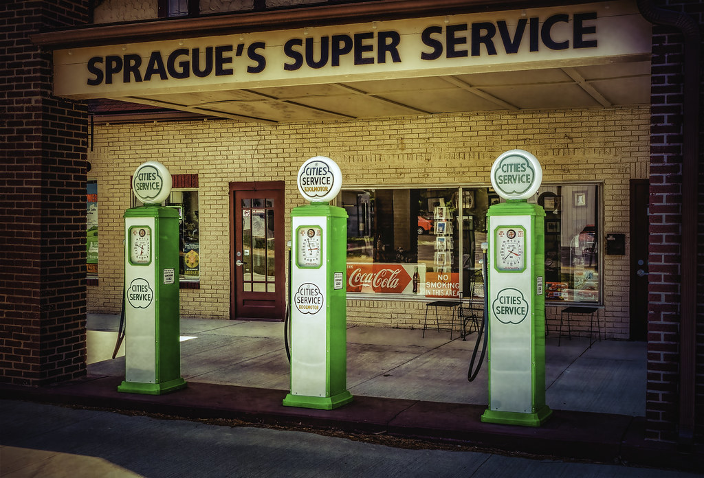 ⛽ 5 Iconic Gas Stations on Route 66 You Can Still Visit
