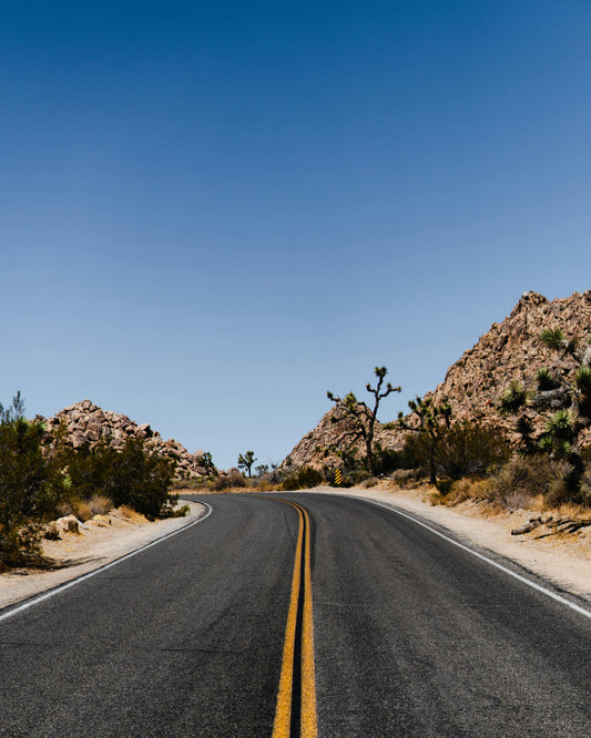 Are There Remote Stretches With No Gas Stations or Cell Signal in the Southwest USA? How to Plan Accordingly 🏜️🚗