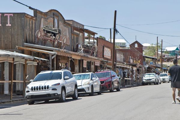 🚗 How Long Should You Drive Per Day on a Road Trip? Here's the Sweet Spot